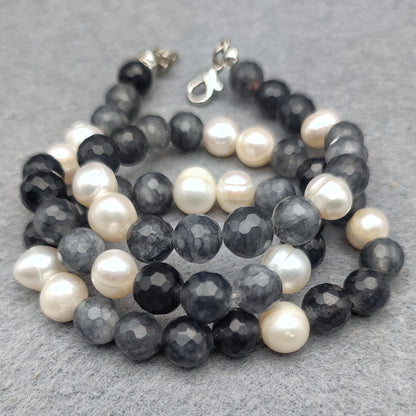 Collana di Perle Freshwater e Quarzo Grigio (Cloudy Quartz)