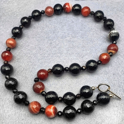 Collana di Agata Nera ed Agata Striata Rossa