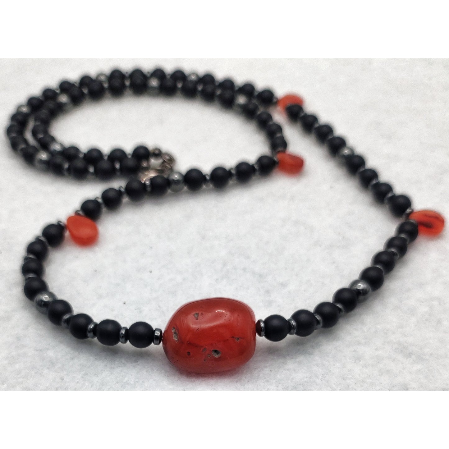 Collana di Onice, Ematite e Corniola