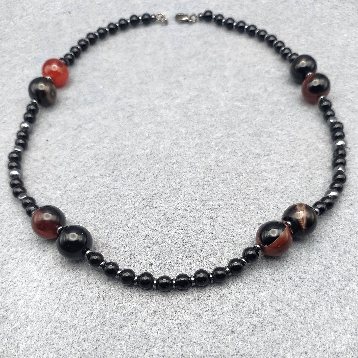 Collana di Agata del Botswana, Onice ed Ematite