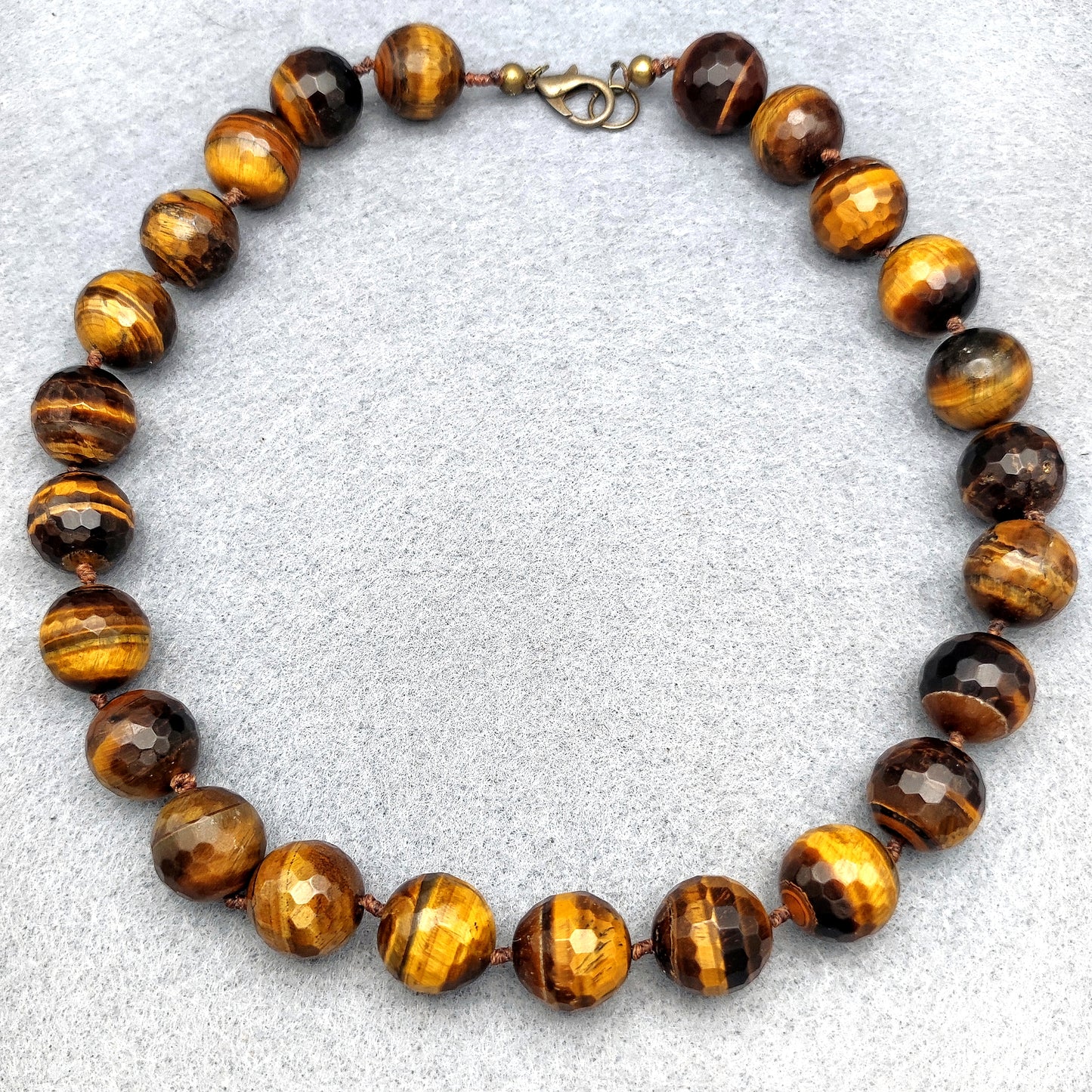 Collana annodata di Tiger Eye