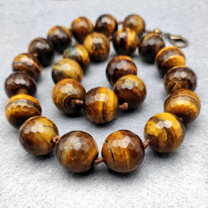 Collana annodata di Tiger Eye